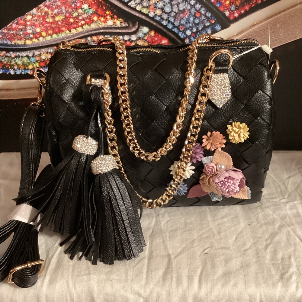 Elegant Black Woven Handbag with Floral Accents 🔥 - Picture 6 of 6